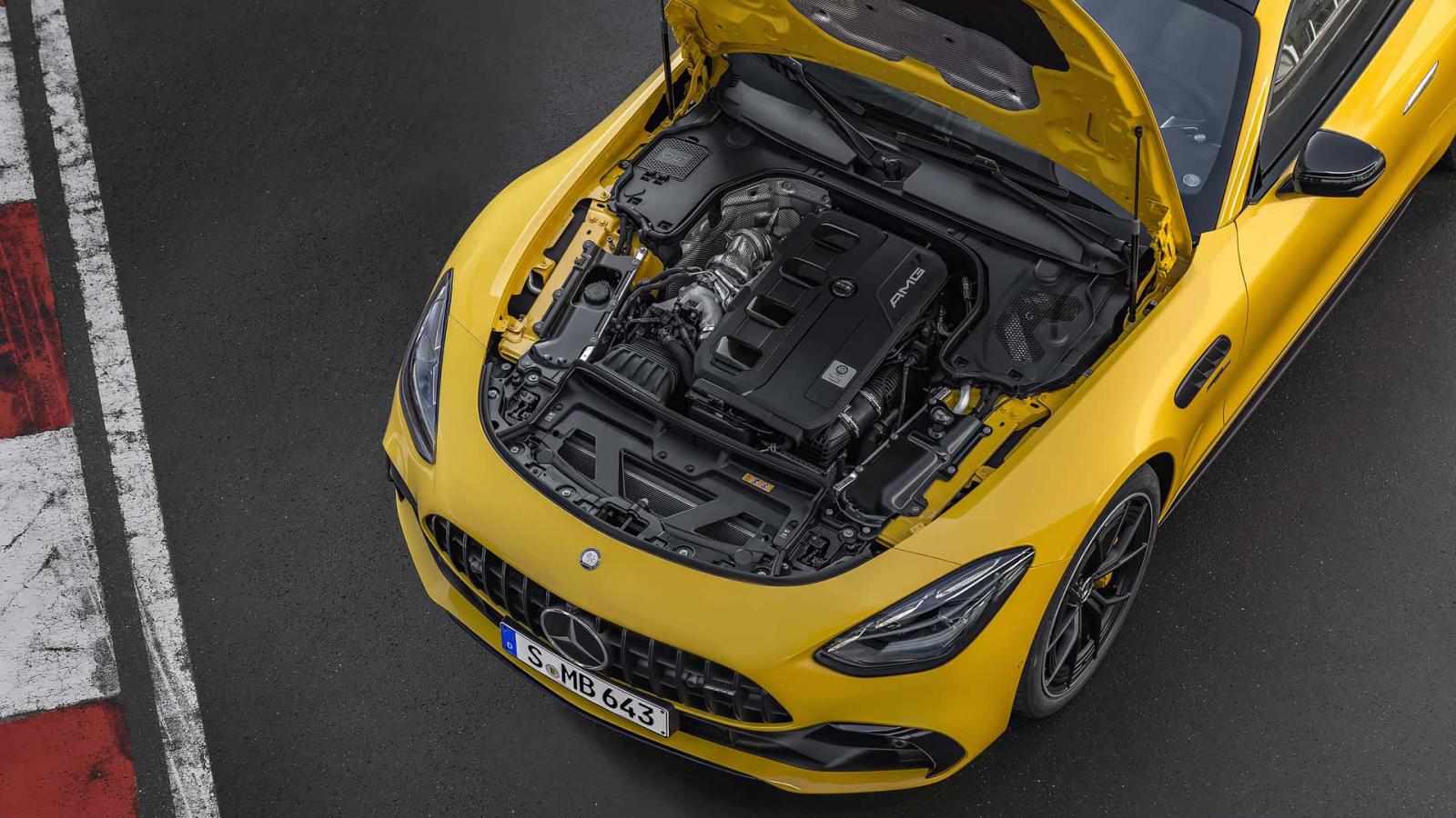 Πρεμιέρα με 421 ίππους για τη νέα Mercedes-AMG GT 43 Coupe